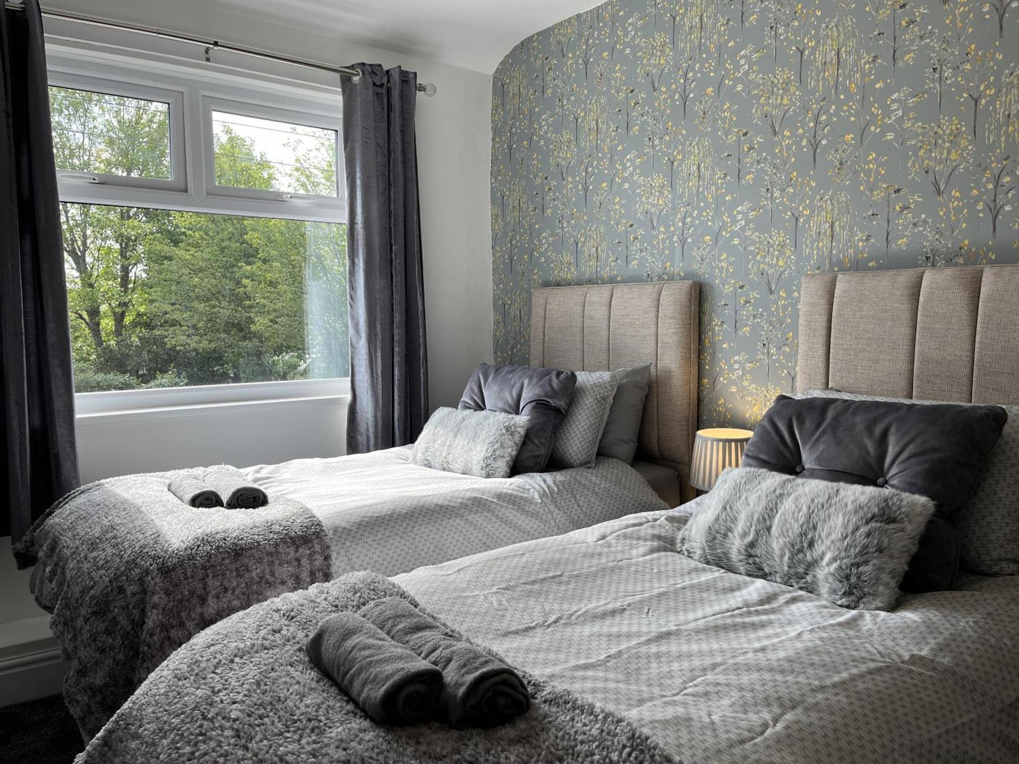 Modernised Central Wigan Townhouse Sleeps Up To 6 Екстер'єр фото